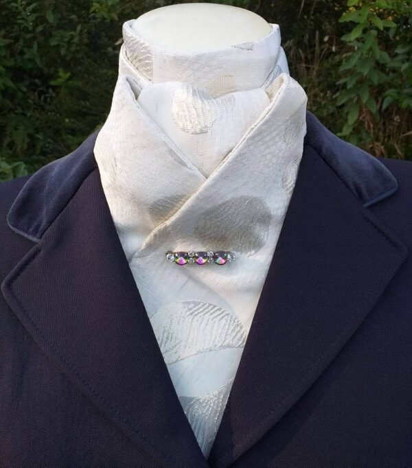 ET15.  Cream and Silver Self Tie Stock Tie